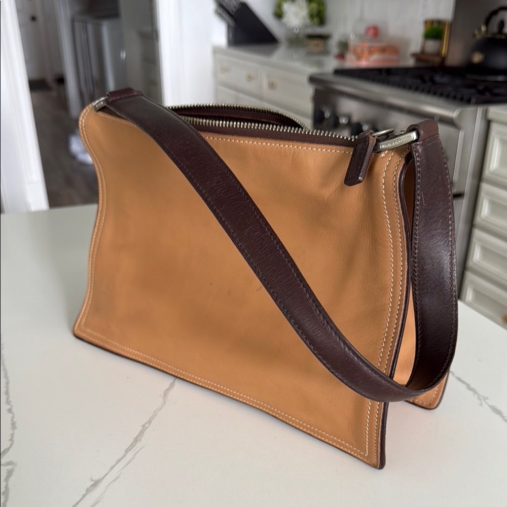 Vintage Coach Tan/Brown Leather Hand Bag - Picture 3 of 10